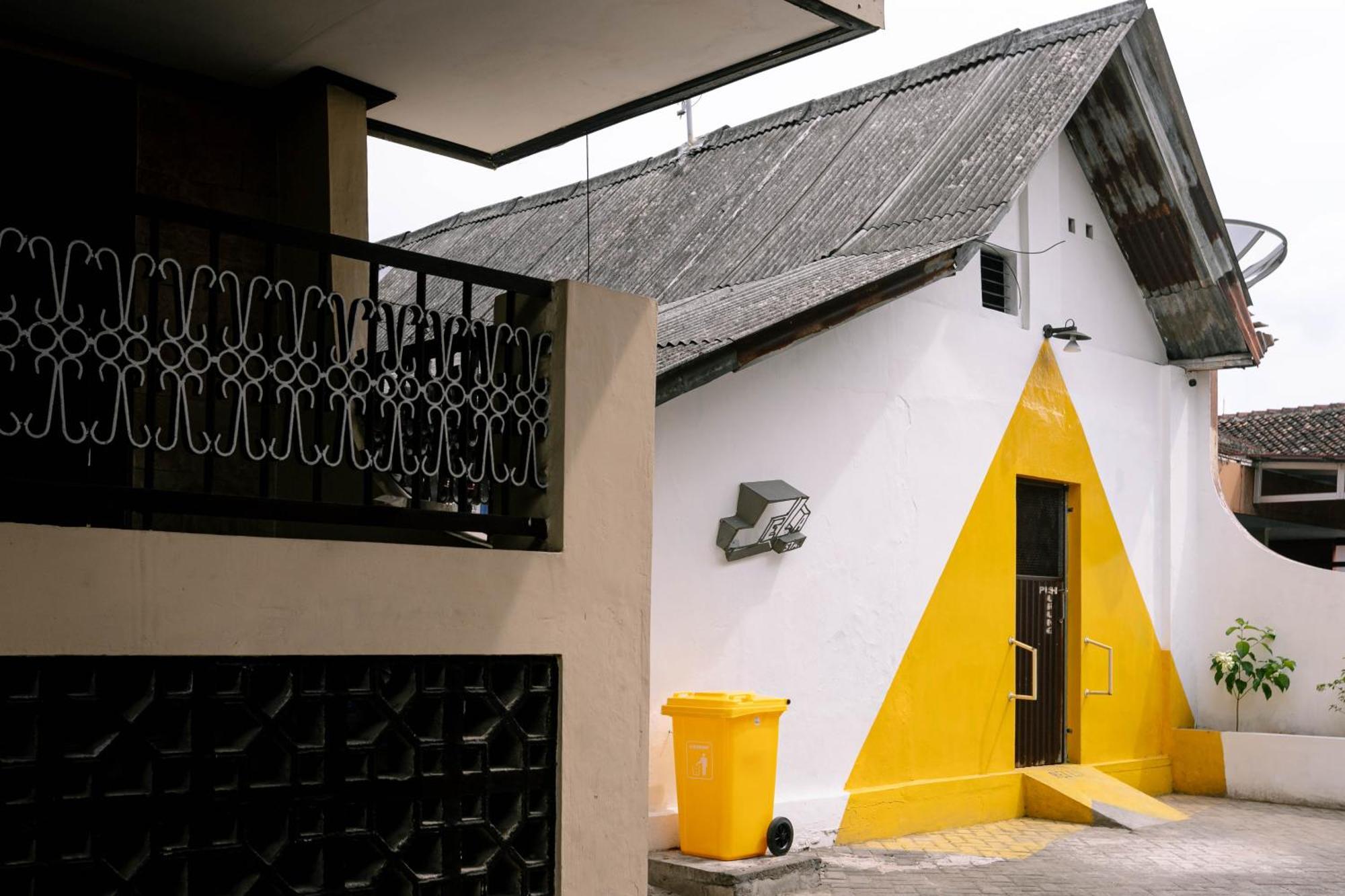 Sela Stay Jogjakarta Buitenkant foto